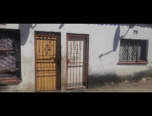 9 BEDROOM HOUSE FOR SALE IN TEMBISA CENTRAL